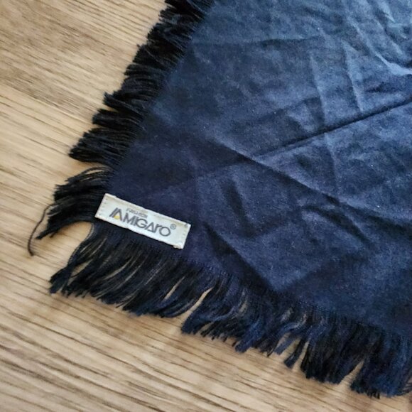 Amigaro Square Scarf Wrap Shawl Sarong One Size Viintage Black 43"×39" - Picture 2 of 11